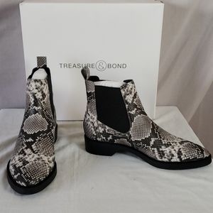 NEW Treasure  & Bond Gabriella Chelsea Boot